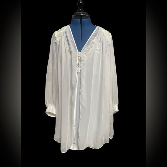 bridal lingerie set, slip and robe. Dentelle design - Picture 2 of 7